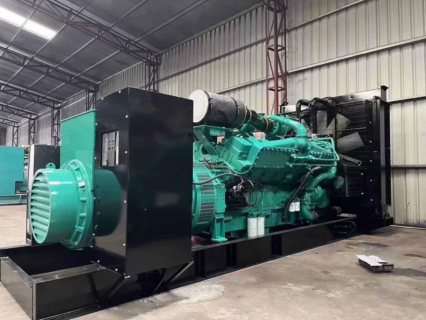 六枝特如何降低 800kW 柴油发电机输出电流的波动？